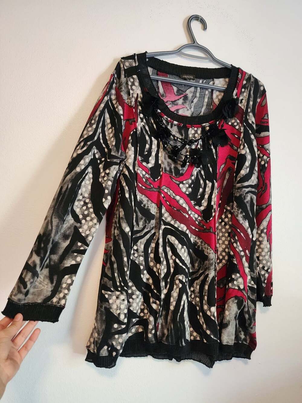 Blouse Size XL Multicolored Abstract Print Beaded Accent Vintage-inspired